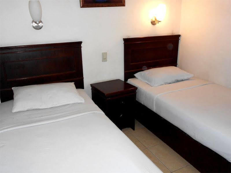 Oyo 1030 Hotel Bumi Asih Medan Eksteriør bilde